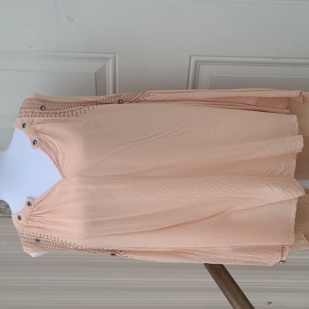 Sleeveless blouse